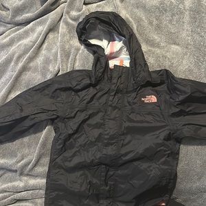 The North Face girls rain jacket. Great condition.  Size M (10/12).